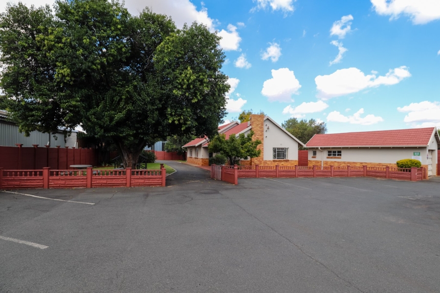 Commercial Property for Sale in Adamayview North West